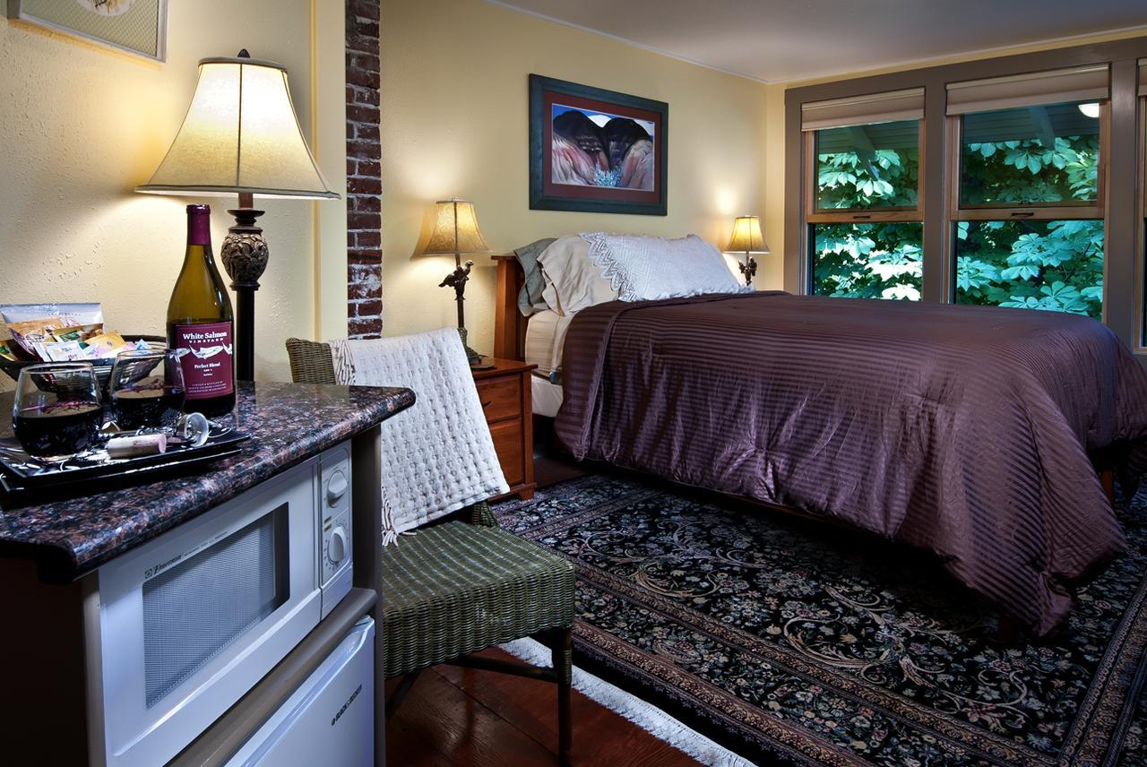 Old Parkdale Inn Bed And Breakfast Hood River Room photo