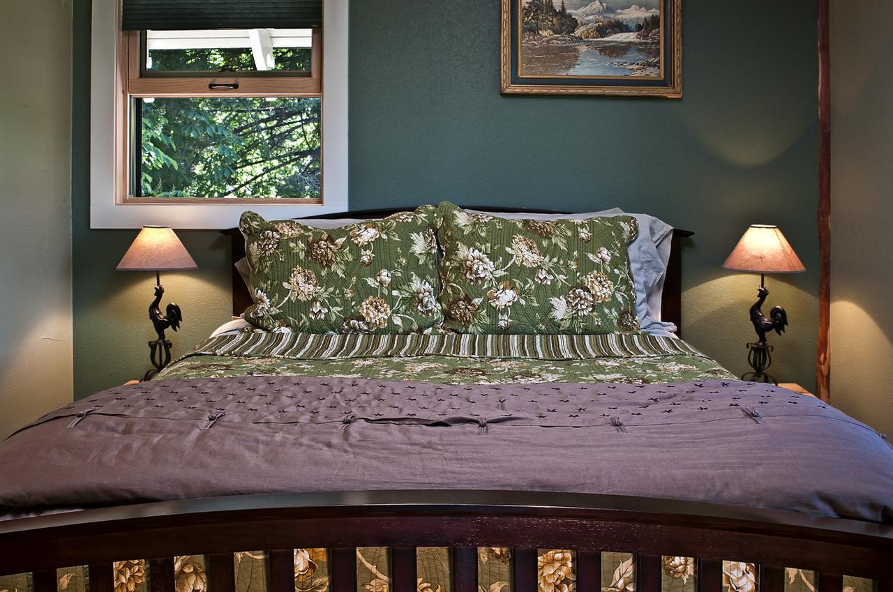 Old Parkdale Inn Bed And Breakfast Hood River Room photo